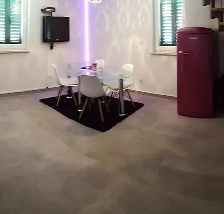דירה F&f *